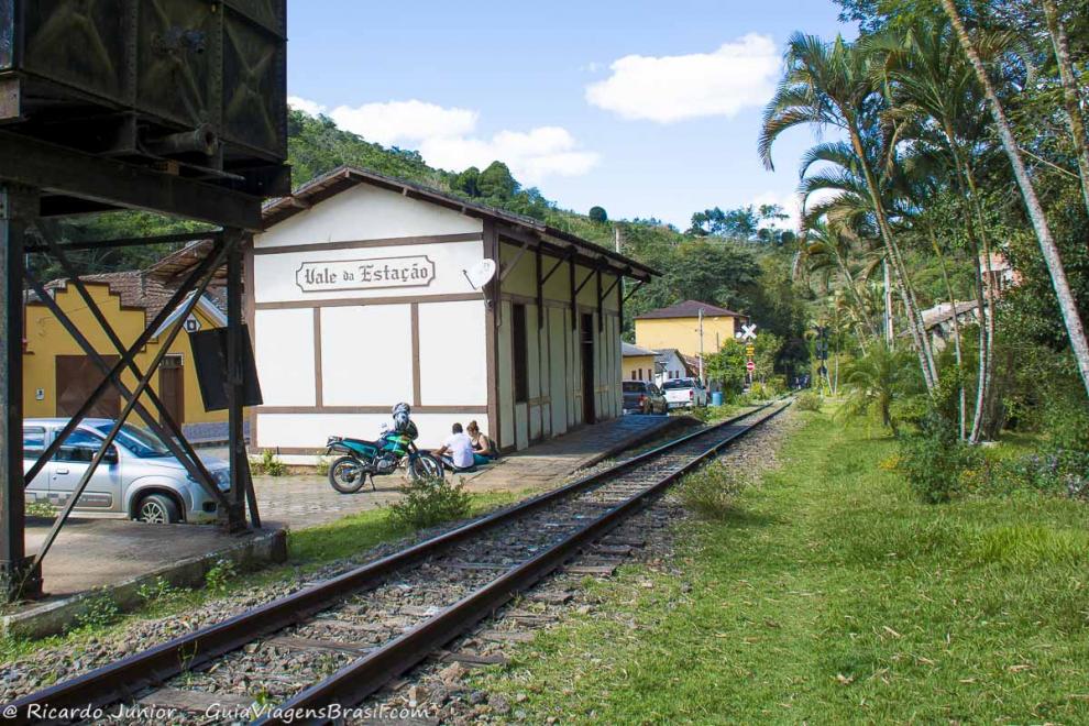 Imagem do trilho e da construção no Vale da Estação.